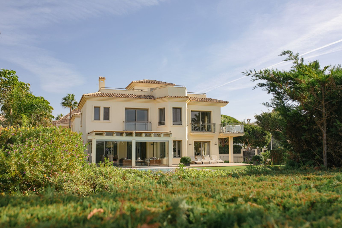 Villa for sale in Costabella (Marbella)