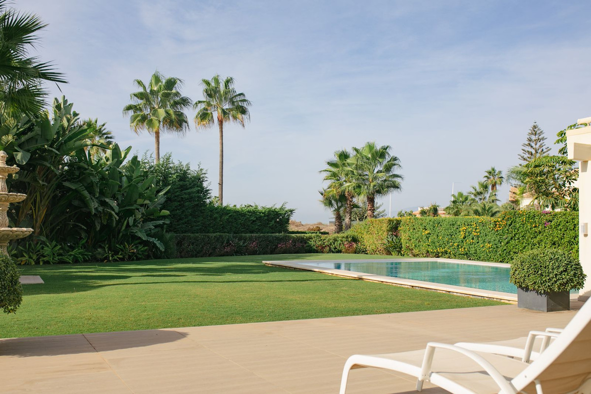 Villa en venta en Costabella (Marbella)