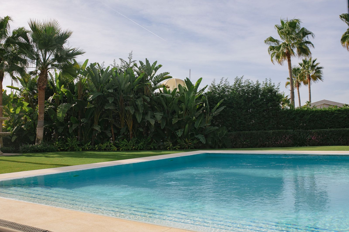 Villa en venta en Costabella (Marbella)