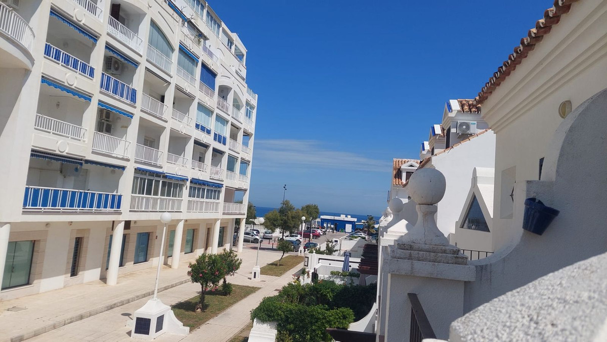 House for sale in Zona Sohail (Fuengirola)