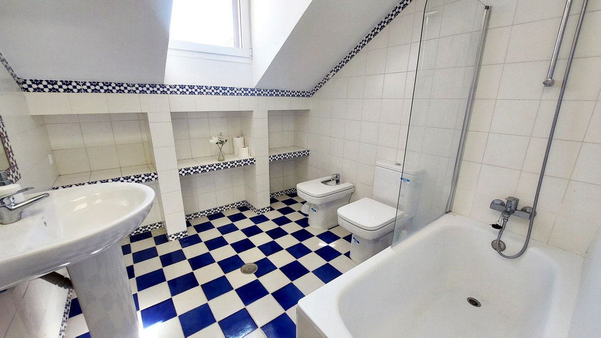 House for sale in Zona Sohail (Fuengirola)