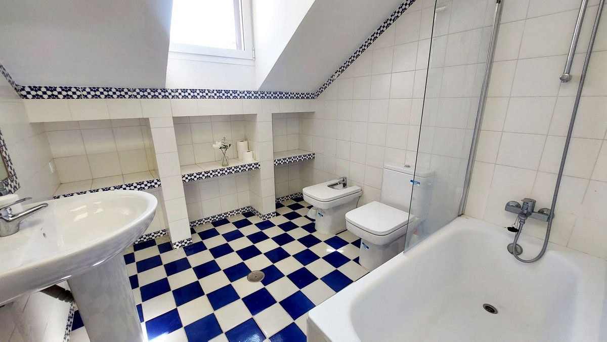 House for sale in Zona Sohail (Fuengirola)