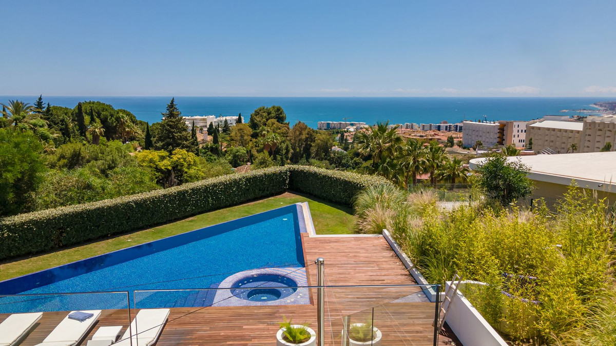 Villa en venta en El Higuerón (Fuengirola)