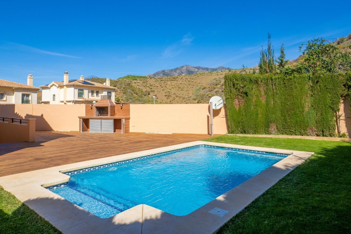 Villa en venta en Los Pacos (Fuengirola)