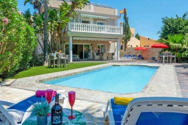 Villa en venta en Campo de Mijas
